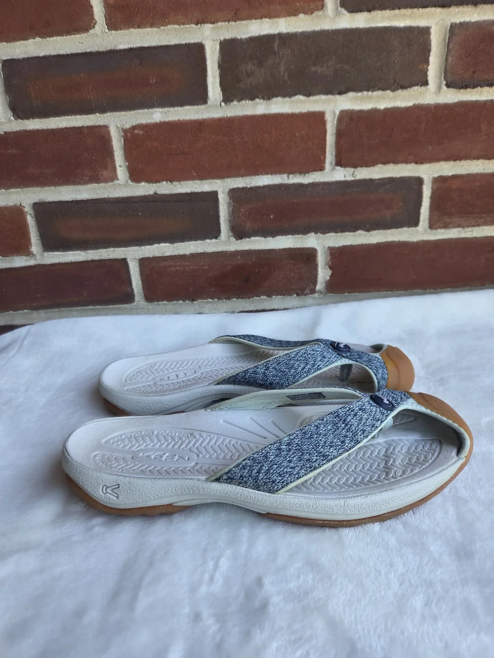 KEEN Kona Flip II Sandals Women's US 8 Gray White Comfort Flip Flops